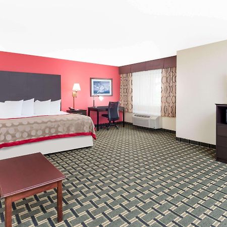 Ramada By Wyndham Vandalia Exterior photo