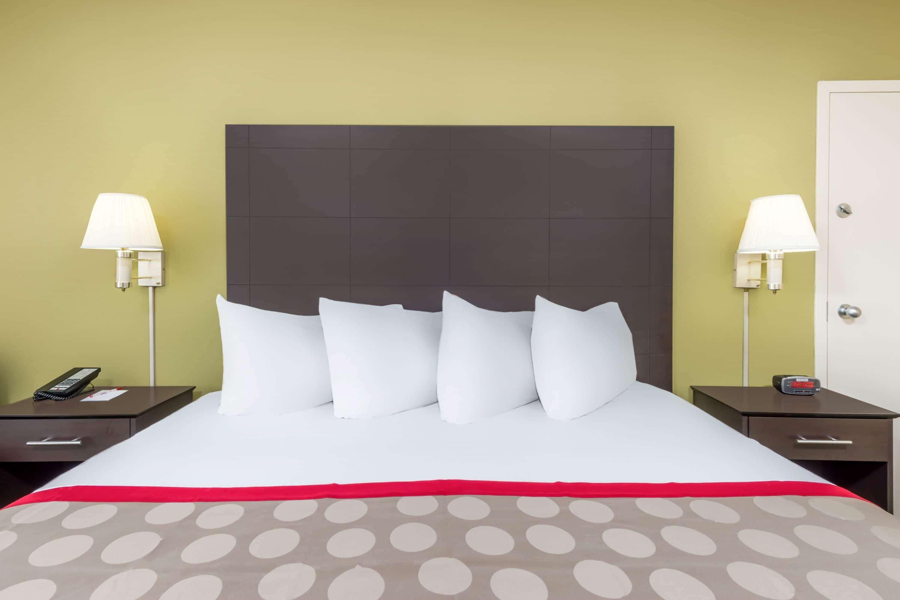 Ramada By Wyndham Vandalia Exterior photo