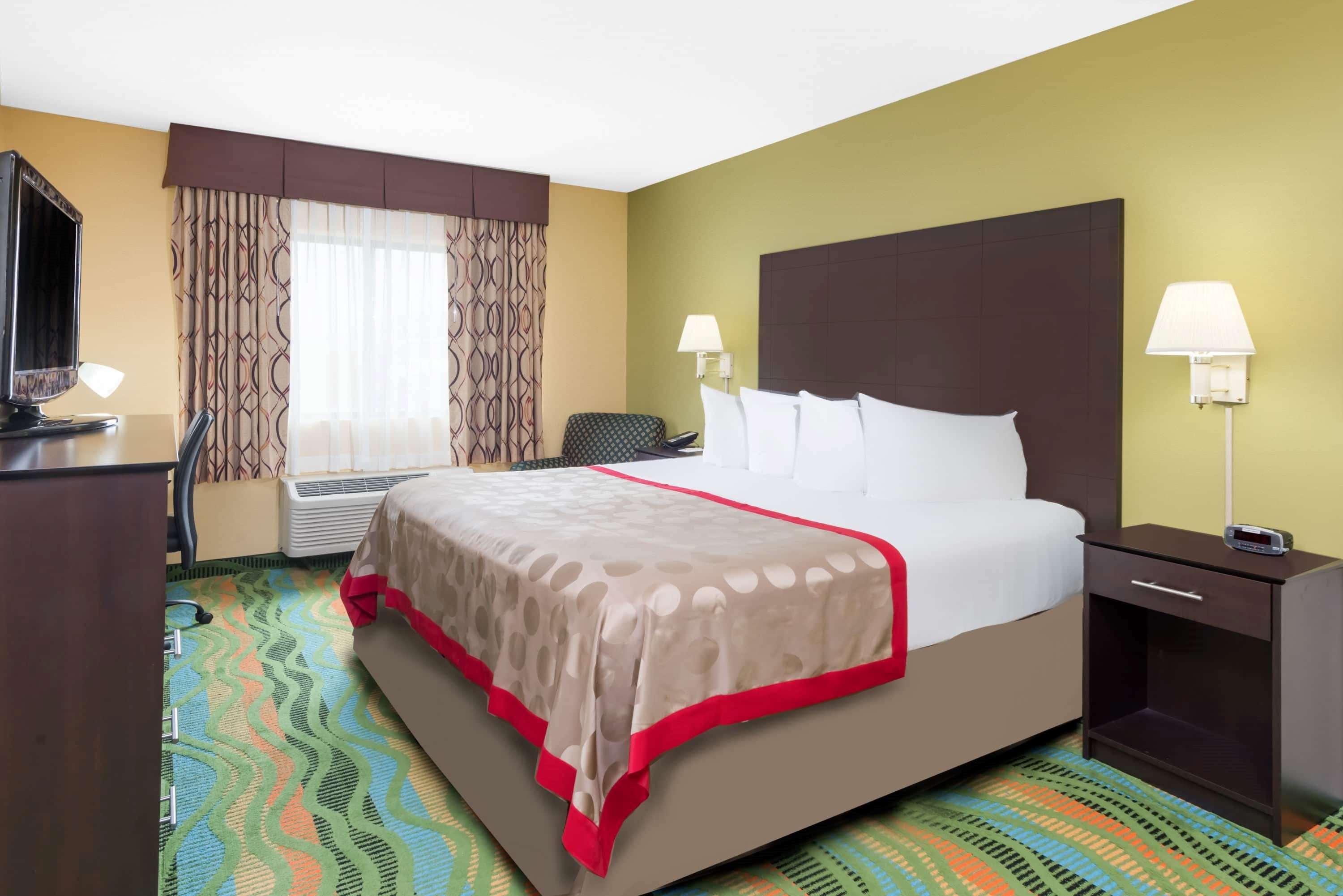 Ramada By Wyndham Vandalia Exterior photo