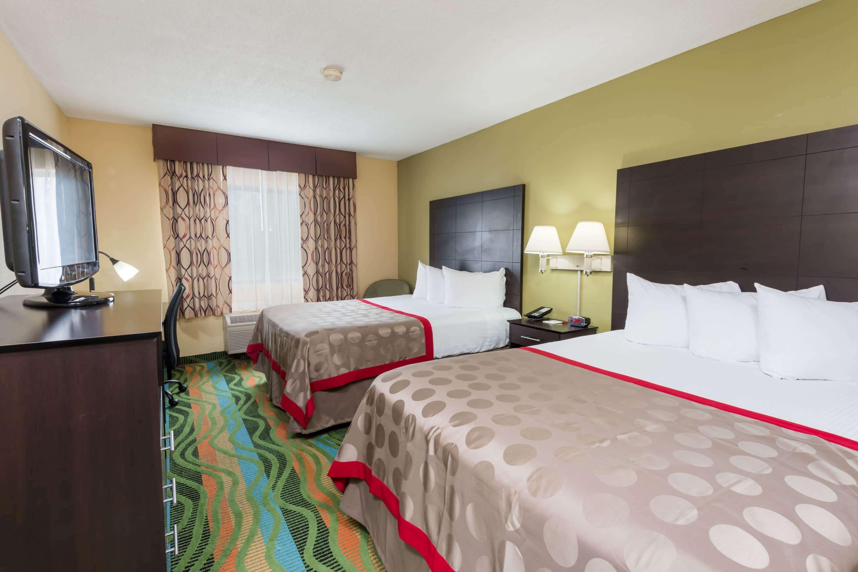 Ramada By Wyndham Vandalia Exterior photo