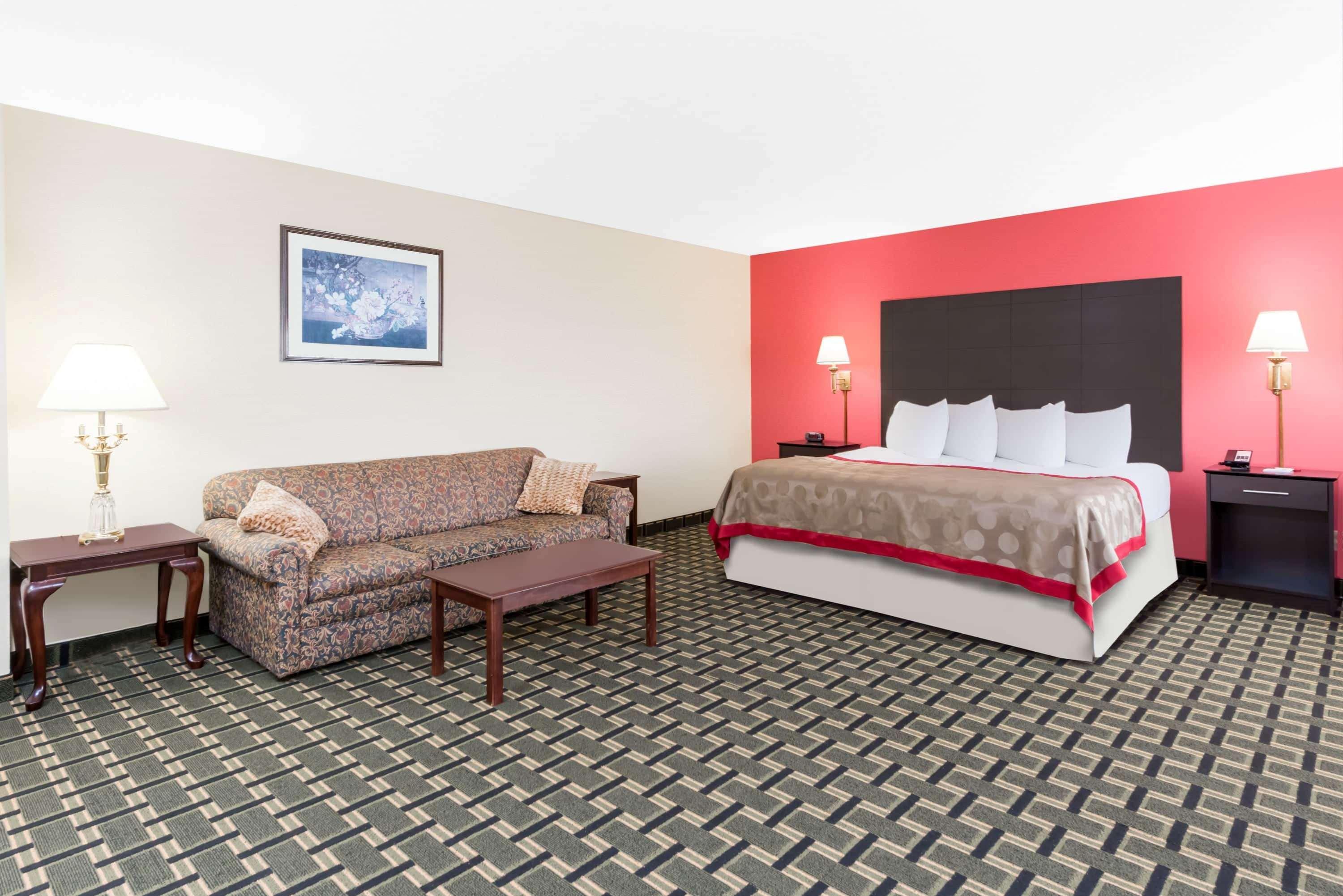 Ramada By Wyndham Vandalia Exterior photo