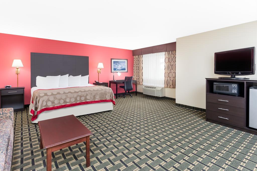 Ramada By Wyndham Vandalia Exterior photo