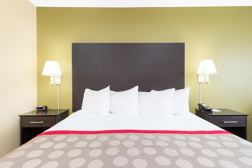 Ramada By Wyndham Vandalia Exterior photo