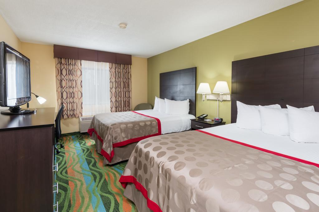 Ramada By Wyndham Vandalia Exterior photo